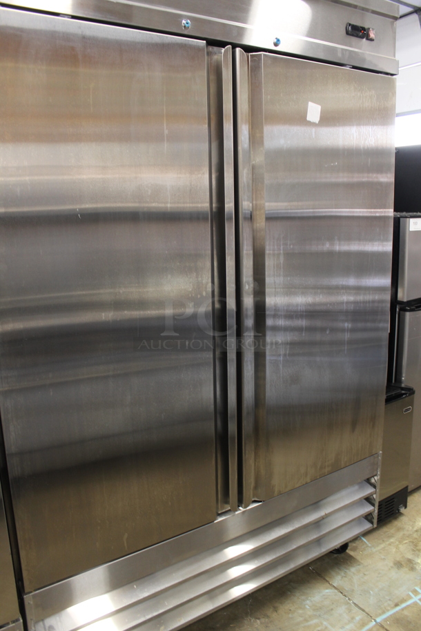 BRAND NEW SCRATCH AND DENT! 2023 Avantco 178SS2RHC Stainless Steel Commercial 2 Door Reach In Cooler w/ Poly Coated Racks on Commercial Casters. 115 Volts, 1 Phase.  Tested and Working! - Image 4 of 8