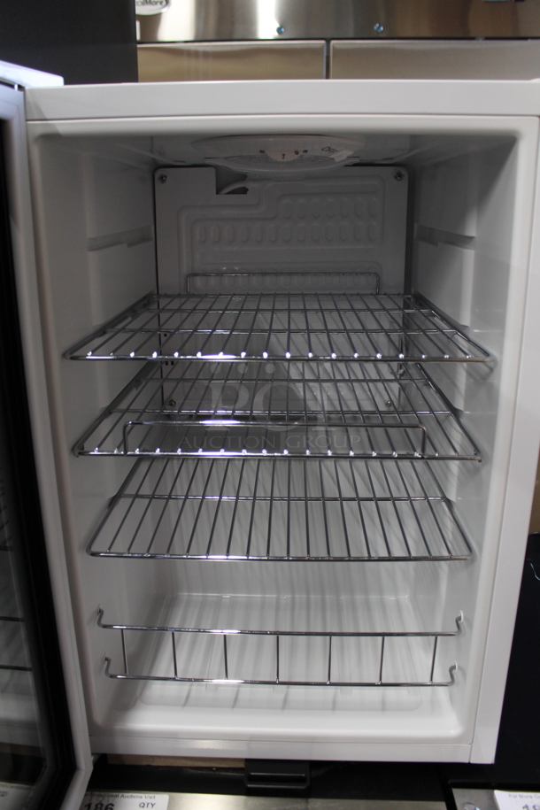 BRAND NEW SCRATCH AND DENT! Whynter BR-091WS 90-Can Beverage Refrigerator Merchandiser With Lock. 115 Volts, 1 Phase. Tested and Working! - Image 3 of 4