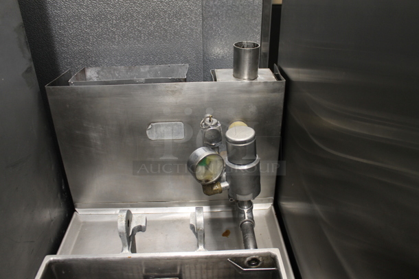 Henny Penny 600 Stainless Steel Commercial Natural Gas Powered Pressure Fryer w/ Metal Fry Basket. No Lid. - Image 4 of 7