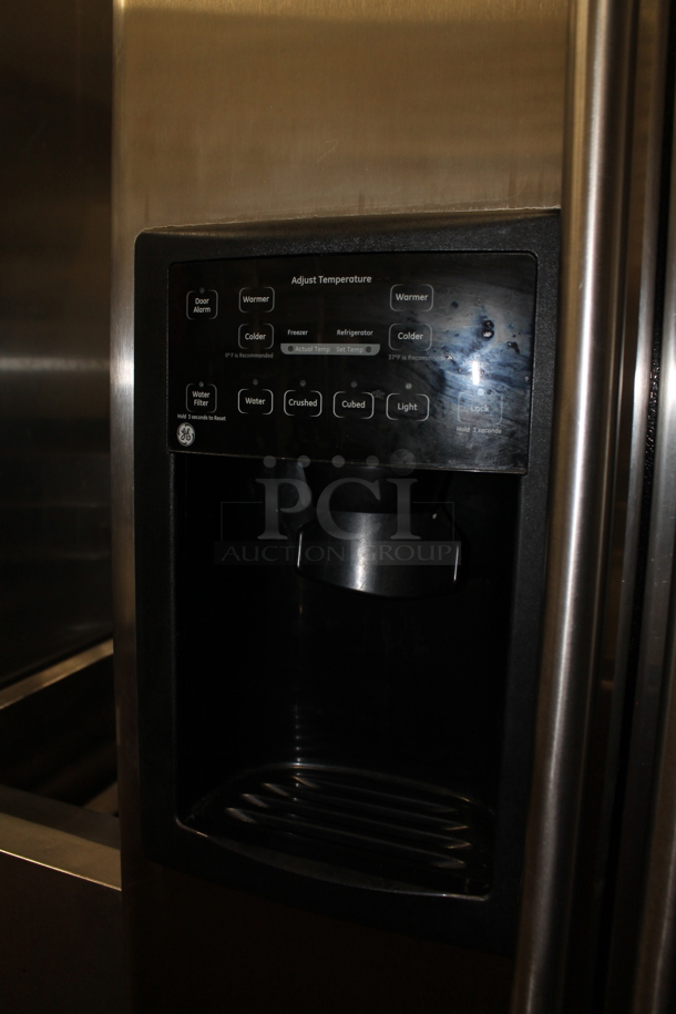 General Electric GE GSS23QSTA SS Stainless Steel Cooler Freezer Combo w/ Water and Ice Dispenser. 115 Volts, 1 Phase. Tested and Powers On But Does Not Get Cold - Image 3 of 9