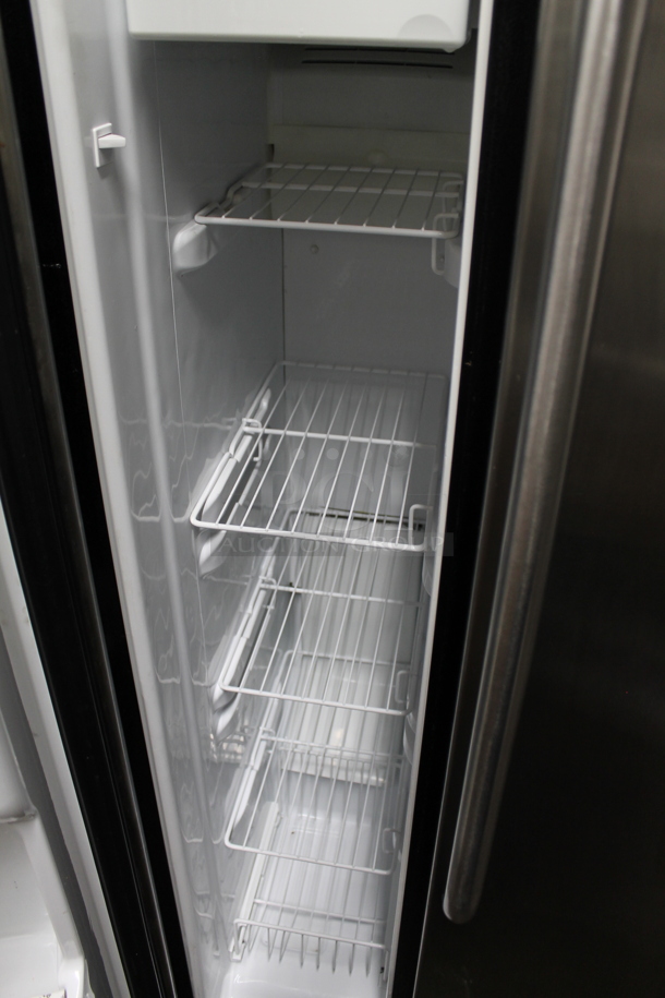 General Electric GE GSS23QSTA SS Stainless Steel Cooler Freezer Combo w/ Water and Ice Dispenser. 115 Volts, 1 Phase. Tested and Powers On But Does Not Get Cold - Image 4 of 9