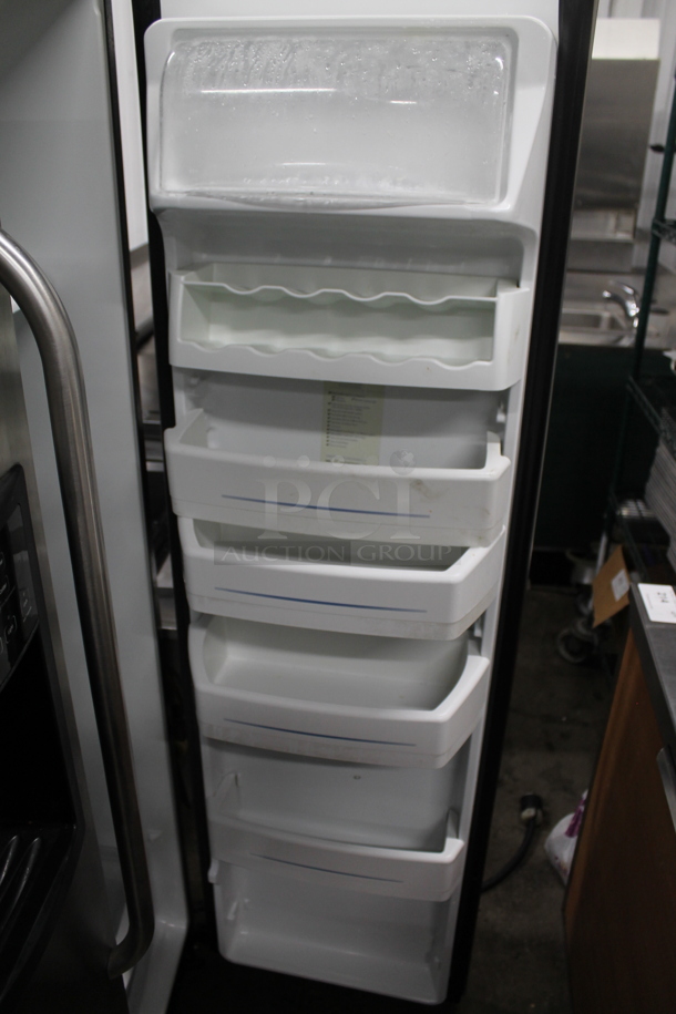 General Electric GE GSS23QSTA SS Stainless Steel Cooler Freezer Combo w/ Water and Ice Dispenser. 115 Volts, 1 Phase. Tested and Powers On But Does Not Get Cold - Image 9 of 9