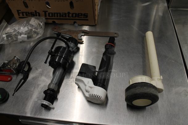 ALL ONE MONEY! Lot of 2 Boxes of Various Items Including Utensils and Condiment Bottles - Image 2 of 5