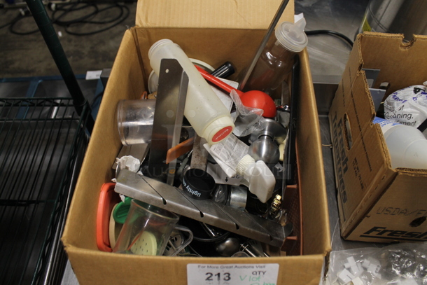 ALL ONE MONEY! Lot of 2 Boxes of Various Items Including Utensils and Condiment Bottles - Image 4 of 5