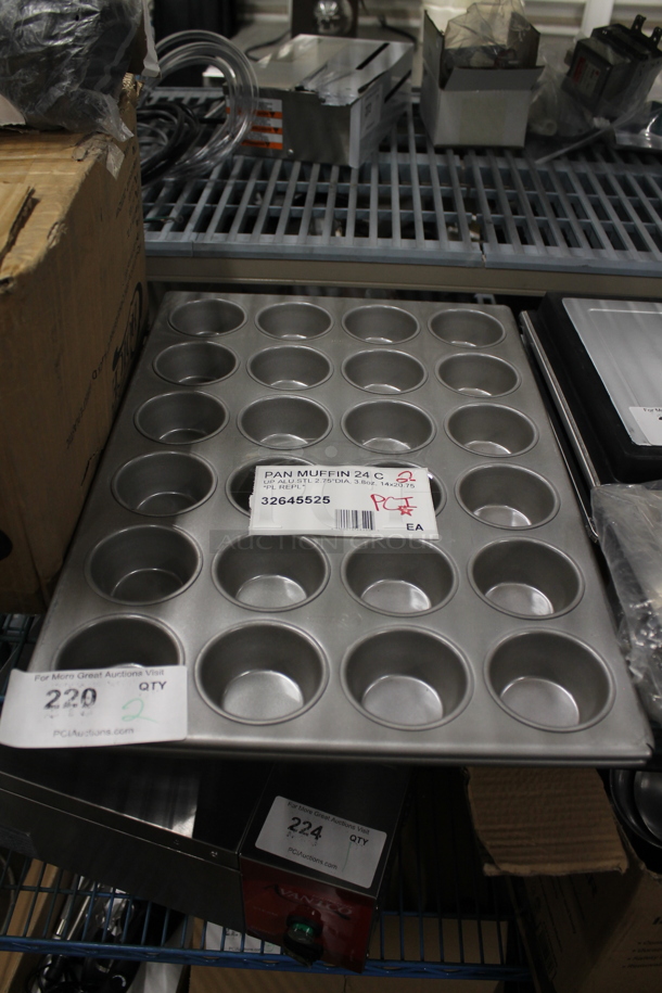 2 BRAND NEW SCRATCH AND DENT! Chicago Metallic 45525 24 Cup 3.8 oz. Glazed Aluminized Steel Muffin / Cupcake Pan - 14 1/16" x 20 11/16". 2 Times Your Bid! - Image 2 of 4