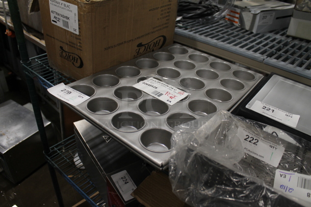 2 BRAND NEW SCRATCH AND DENT! Chicago Metallic 45525 24 Cup 3.8 oz. Glazed Aluminized Steel Muffin / Cupcake Pan - 14 1/16" x 20 11/16". 2 Times Your Bid! - Image 4 of 4
