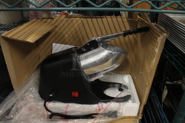 BRAND NEW SCRATCH AND DENT! Galaxy CTIC300 Countertop Ice Crusher. 120 Volts, 1 Phase. Tested and Working! - Image 5 of 6
