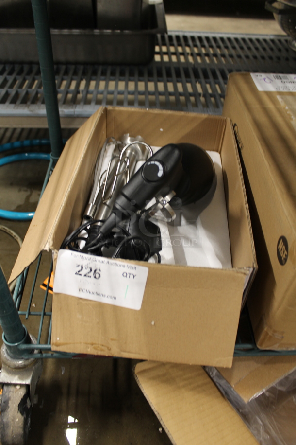 BRAND NEW SCRATCH AND DENT! Galaxy 177IMBL9 9" Stainless Steel Light-Duty Variable Speed Immersion Blender. 110-120 Volts, 1 Phase. Tested and Working! - Image 2 of 5