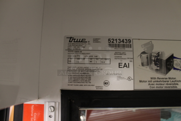 True GEM-49 Metal Commercial 2 Door Reach In Cooler Merchandiser w/ Poly Coated Racks and Drink Sliders. 115 Volts, 1 Phase. Tested and Working! - Image 5 of 6