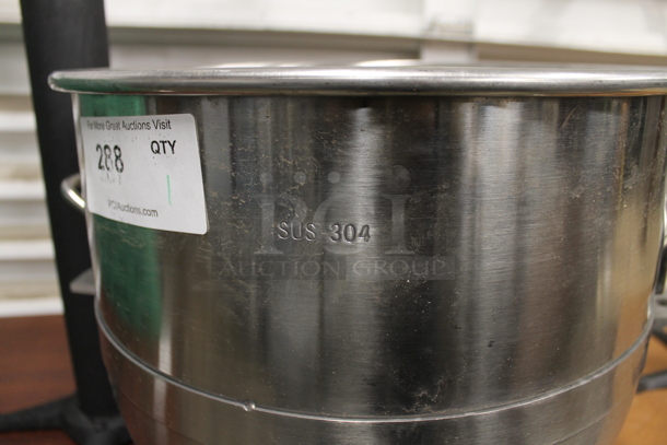 BRAND NEW SCRATCH AND DENT! Stainless Steel Mixing Bowl - Image 2 of 6