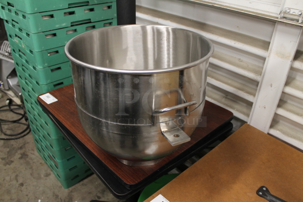 BRAND NEW SCRATCH AND DENT! Stainless Steel Mixing Bowl - Image 3 of 6