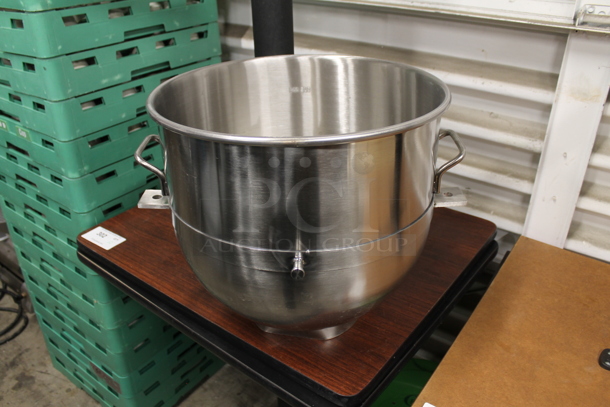 BRAND NEW SCRATCH AND DENT! Stainless Steel Mixing Bowl - Image 4 of 6