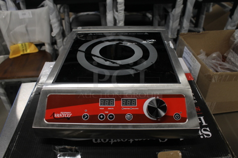 BRAND NEW SCRATCH AND DENT! Avantco 177IC3500 Stainless Steel Commercial Countertop Single Burner Induction Range / Cooker. See Pictures For Damage To Cooktop. 208/240 Volts, 1 Phase.