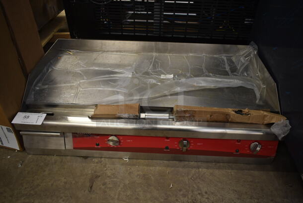BRAND NEW SCRATCH AND DENT! Avantco 177EG36N Stainless Steel Commercial Countertop Electric Powered Flat Top Griddle.   - Image 2 of 4