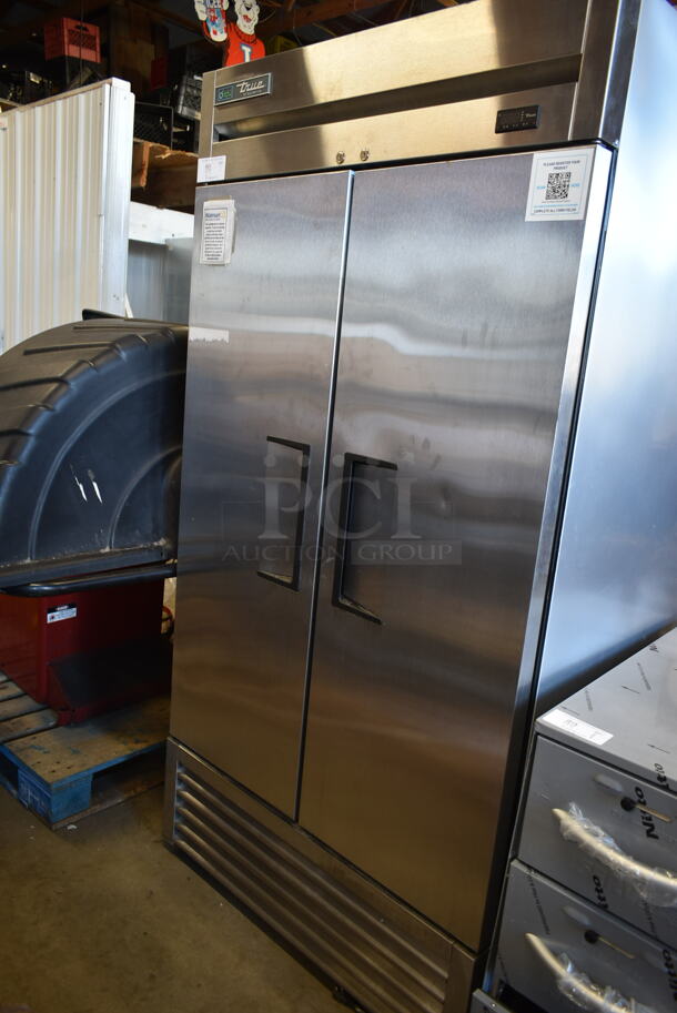LIKE NEW! 2022 True T-35-HC Stainless Steel Commercial 2 Door Reach In Cooler w/ Poly Coated Racks. 115 Volt, 1 Phase. Tested and Working! - Image 2 of 6