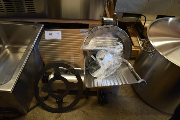 BRAND NEW SCRATCH AND DENT! Avantco 177SL312 Stainless Steel Commercial Countertop Manual Gravity Fed Meat Slicer. 110-120 Volts, 1 Phase. Tested and Working! - Image 2 of 7