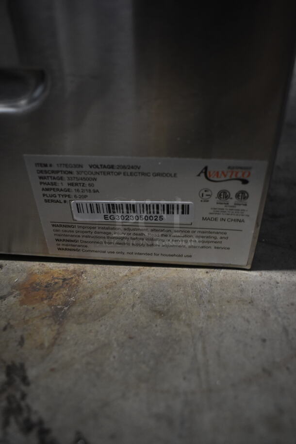 BRAND NEW SCRATCH AND DENT! Avantco 177EG30N Stainless Steel Commercial Electric Powered Flat Top Griddle. 208/240 Volts, 1 Phase.  - Image 5 of 5