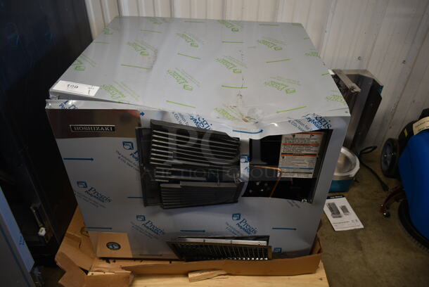 BRAND NEW SCRATCH AND DENT! 2023 Hoshizaki KML-700MAJ Stainless Steel Commercial 30" Crescent Cube Ice Machine Head. See Pictures For Damage. 115 Volts, 1 Phase.  - Image 2 of 6