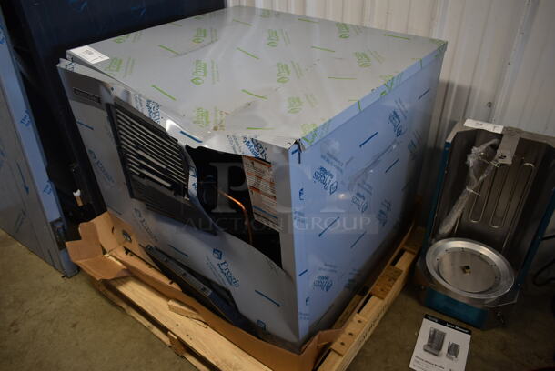 BRAND NEW SCRATCH AND DENT! 2023 Hoshizaki KML-700MAJ Stainless Steel Commercial 30" Crescent Cube Ice Machine Head. See Pictures For Damage. 115 Volts, 1 Phase.  - Image 3 of 6