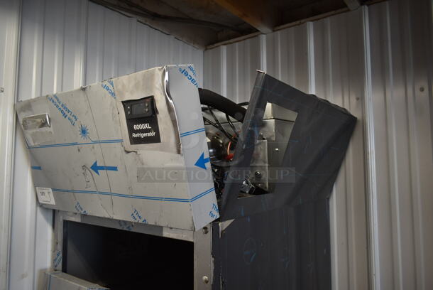 BRAND NEW SCRATCH AND DENT! 2023 Delfield 6025XL-S Stainless Steel Commercial Single Door Reach In Cooler w/ Poly Coated Racks. See Pictures For Damage. 115 Volts, 1 Phase. Tested and Powers On But Does Not Get Cold - Image 3 of 8