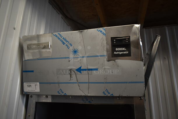 BRAND NEW SCRATCH AND DENT! 2023 Delfield 6025XL-S Stainless Steel Commercial Single Door Reach In Cooler w/ Poly Coated Racks. See Pictures For Damage. 115 Volts, 1 Phase. Tested and Powers On But Does Not Get Cold - Image 4 of 8
