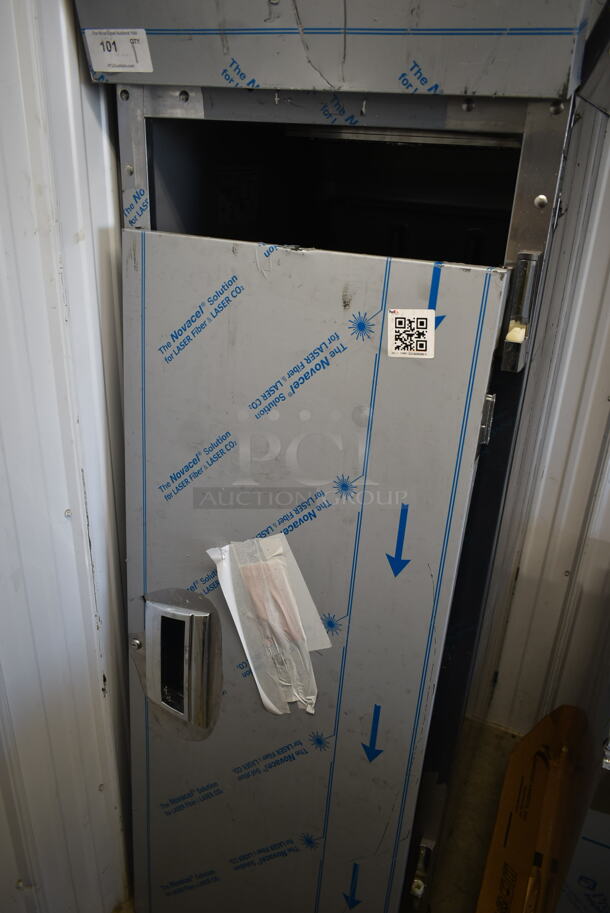 BRAND NEW SCRATCH AND DENT! 2023 Delfield 6025XL-S Stainless Steel Commercial Single Door Reach In Cooler w/ Poly Coated Racks. See Pictures For Damage. 115 Volts, 1 Phase. Tested and Powers On But Does Not Get Cold - Image 5 of 8