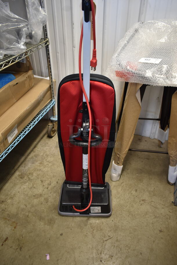 BRAND NEW SCRATCH AND DENT! 2023 Hoover 430CH50200 Superior Lite CH50200 12" Upright Vacuum Cleaner. 120 Volts, 1 Phase. Tested and Working! - Image 5 of 7
