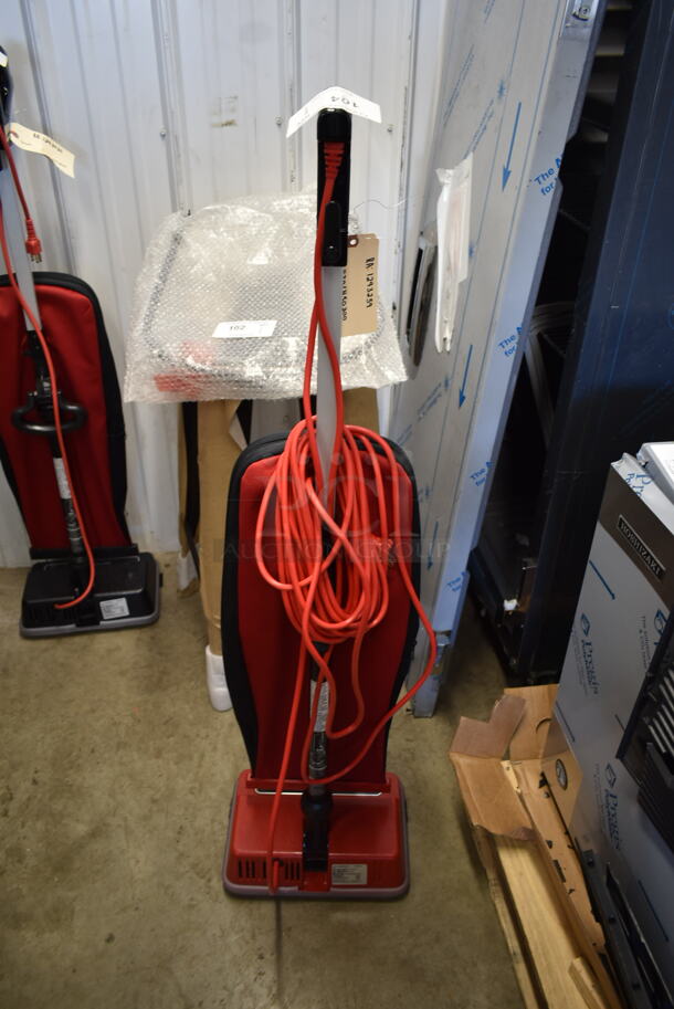 BRAND NEW SCRATCH AND DENT! 2023 Hoover 430CH50300 Prime Lite CH50300 12" Upright Vacuum Cleaner 120 Volts, 1 Phase. Tested and Working! - Image 5 of 6