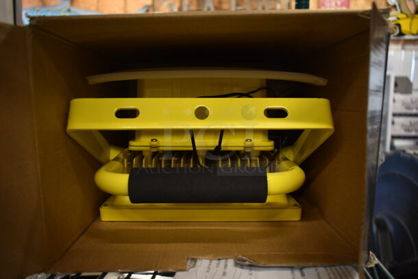 BRAND NEW SCRATCH AND DENT! Lind Equipment LE965LEDC 360 Yoke Rechargeable LED Floodlight with Adjustable Stand - 30W, 4,000 Lumens - Image 3 of 6