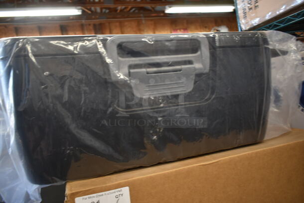 6 BRAND NEW SCRATCH AND DENT! Carlisle IT18003 Cateraide™ IT Onyx Black Top Loading 8" Deep Insulated Food Pan Carrier. 6 Times Your Bid! - Image 5 of 5