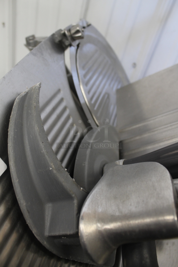Hobart 2612 Stainless Steel Commercial Countertop Meat Slicer. 115 Volts, 1 Phase. Tested and Working! - Image 3 of 5