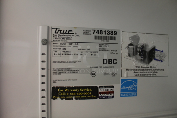 True GDM-49F-LD ENERGY STAR Metal Commercial 2 Door Reach In Freezer Merchandiser w/ Poly Coated Racks. 115/208-230 Volts, 1 Phase. - Image 4 of 4