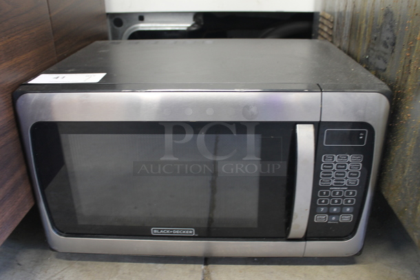 Black & Decker EM031MGG-X1 Metal Countertop Microwave Oven. 120 Volts, 1 Phase.  - Image 1 of 4
