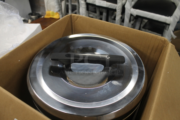 BRAND NEW SCRATCH AND DENT! Emperor's Select 478ESC100SS 100 Cup Insulated Sushi Rice Container with Stainless Steel Finish - Image 5 of 8
