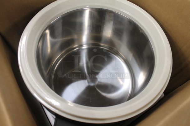 BRAND NEW SCRATCH AND DENT! Emperor's Select 478ESC100SS 100 Cup Insulated Sushi Rice Container with Stainless Steel Finish - Image 6 of 8