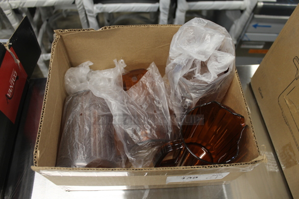 Box of 4 BRAND NEW SCRATCH AND DENT! Choice 69032SANGD 32 oz. Amber SAN Plastic Beverage Pitcher - Image 4 of 5