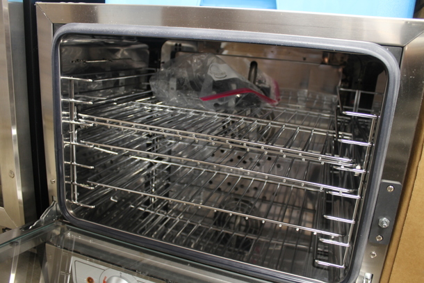 BRAND NEW SCRATCH AND DENT! Cooking Performance Group CPG 351COHT4M Stainless Steel Electric Powered Thermostatic Countertop 4 Tray Half Size Convection Oven with Steam Injection. See Pictures for Broken Door Pane. 208-240 Volts, 1 Phase. - Image 5 of 6