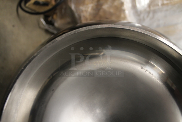 BRAND NEW SCRATCH AND DENT! SY2305 Stainless Steel Commercial Mixing Bowl.  - Image 7 of 8