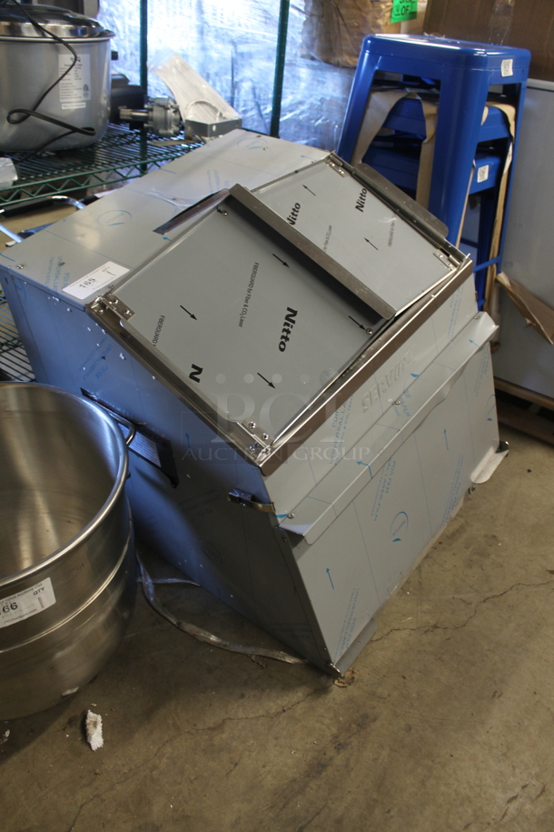 BRAND NEW SCRATCH AND DENT! 2023 ServIt 423TCW26 Stainless Steel Commercial 26 Gallon First-In First-Out Chip Warmer / Merchandiser. Missing 2 Legs. 120 Volts, 1 Phase. Tested and Working! - Image 3 of 8