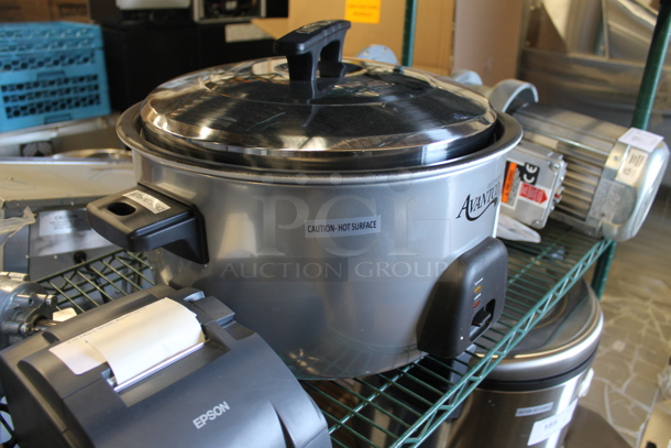 BRAND NEW SCRATCH AND DENT! Avantco 177RC3060 Stainless Steel Countertop Rice Cooker. 120 Volts, 1 Phase. Tested and Working! - Image 5 of 7