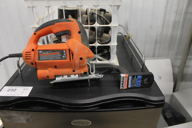 ALL ONE MONEY! Lot of Black and Decker JS660 Jigsaw, UHaul Drawbar and Sander. 120 Volts, 1 Phase.  - Image 2 of 9