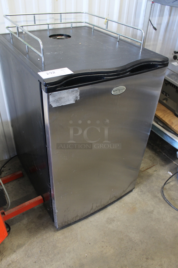 Nostalgia KRS8100SS Metal Direct Draw Kegerator. 115 Volts, 1 Phase. Tested and Powers On But Does Not Get Cold - Image 2 of 4