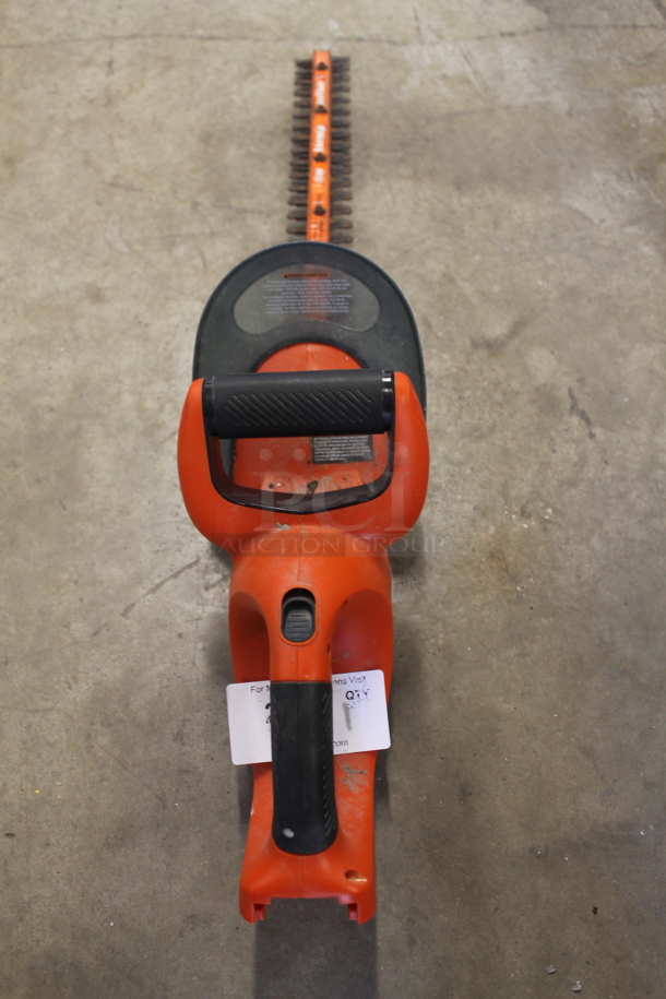 Black & Decker NHT518 Hedge Hog Hedge Trimmer. - Image 2 of 5