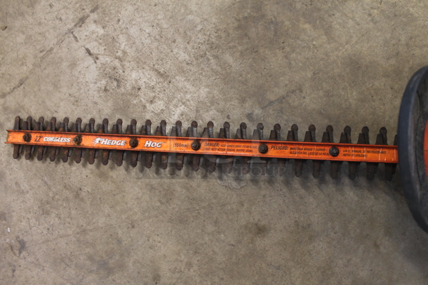 Black & Decker NHT518 Hedge Hog Hedge Trimmer. - Image 4 of 5