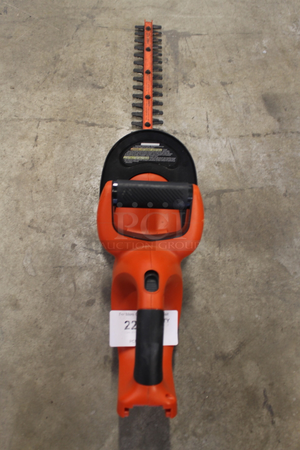 Black & Decker NHT518 Hedge Trimmer - Image 2 of 6