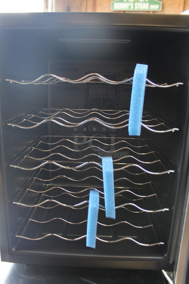 BRAND NEW SCRATCH AND DENT! Whynter WC-201TD 20 Bottle Thermoelectric Wine Cooler Merchandiser. 115 Volts, 1 Phase. Tested and Working! - Image 3 of 4