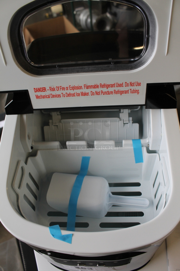 BRAND NEW SCRATCH AND DENT! Whynter IMC-270MB Portable 27lb Compact Countertop Ice Maker. 115 Volts, 1 Phase. Tested and Working! - Image 4 of 6