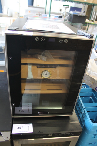 BRAND NEW SCRATCH AND DENT! Whynter Elite CHC-122BD Touch Control Stainless 1.2 cu.ft. Cigar Cooler Humidor. 115 Volts, 1 Phase. Tested and Working!