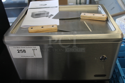 BRAND NEW SCRATCH AND DENT! Whynter ICR-300SS Portable Instant Ice Cream Maker Frozen Pan Roller in Stainless Steel. 115 Volts, 1 Phase. Tested and Working!