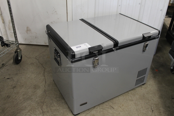 BRAND NEW SCRATCH AND DENT! Whynter FM-62DZ 62 Quart Dual Zone Portable Refrigerator and Deep Freezer Chest, AC 110V/ DC 12V, Real Freezer for Car, Home, and RV, -8°F to 50°F Temperature Range. 115 Volts, 1 Phase. Tested and Working! - Image 2 of 8